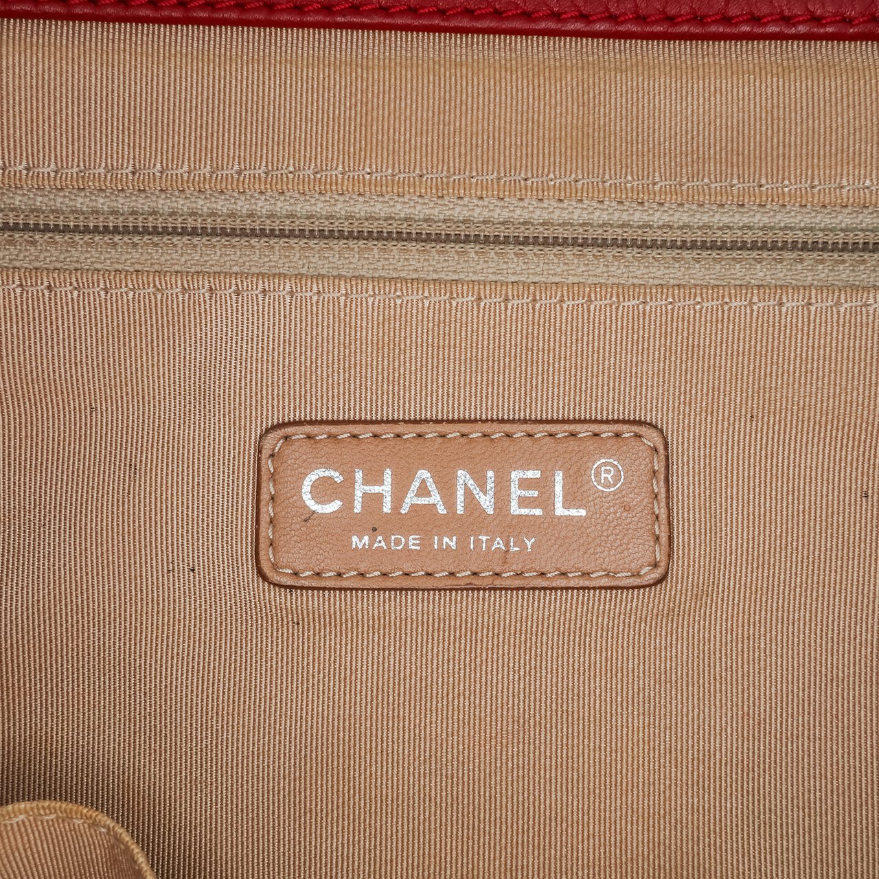 Chanel Quilted Caviar Expandable Zip Tote Rood