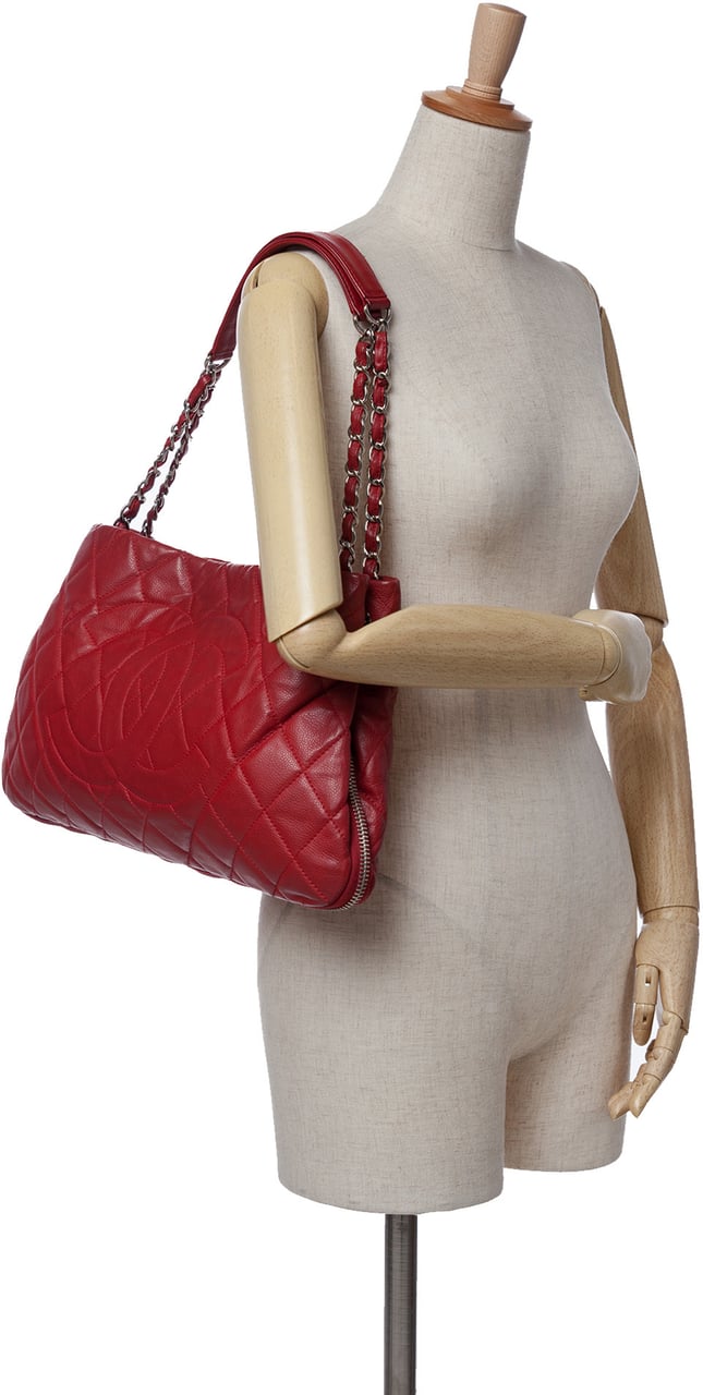 Chanel Quilted Caviar Expandable Zip Tote Rood