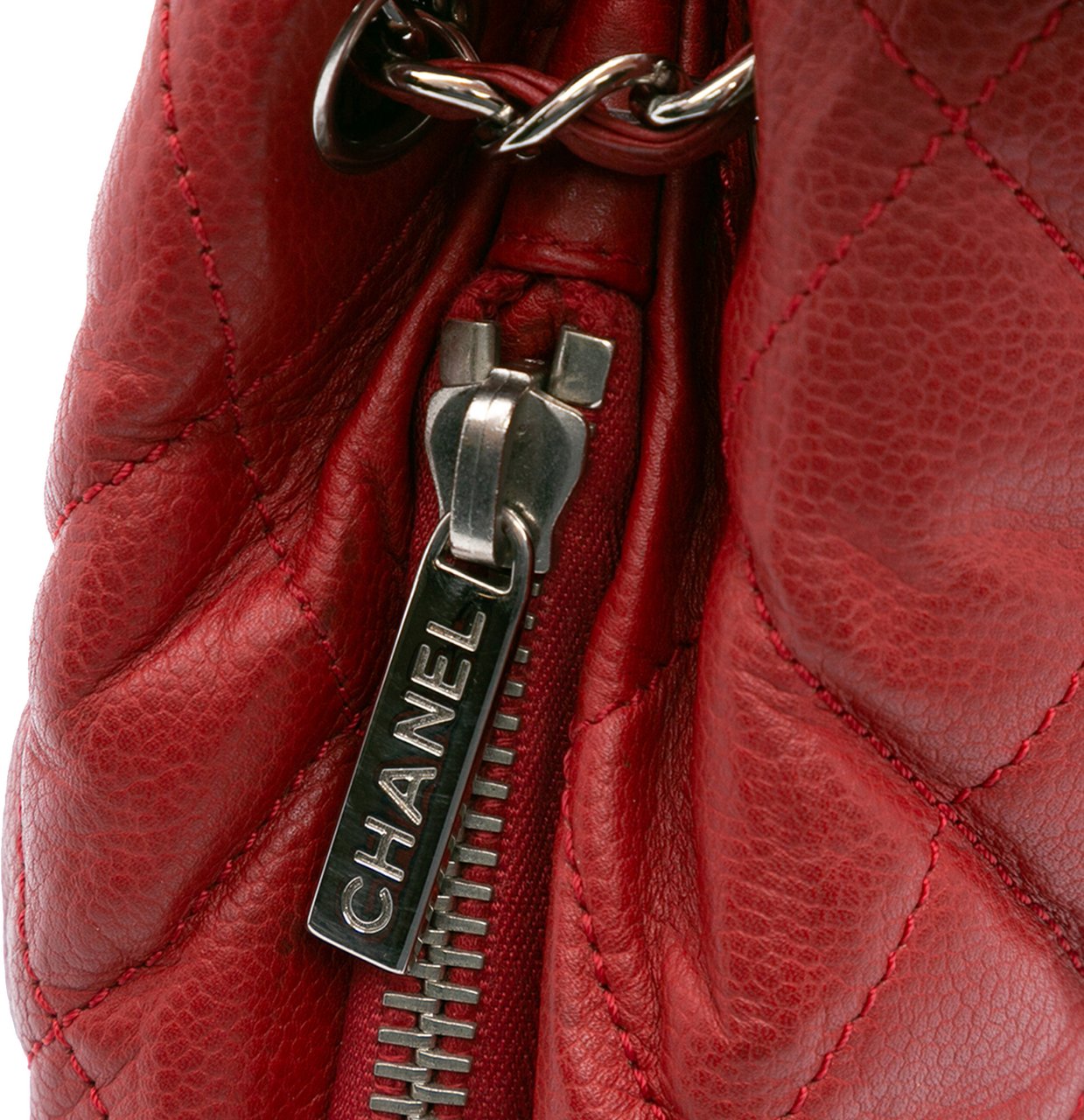 Chanel Quilted Caviar Expandable Zip Tote Rood