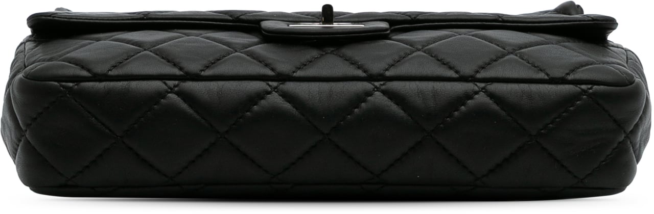 Chanel Reissue 2.55 Metallic Lambskin Roll Clutch Zwart