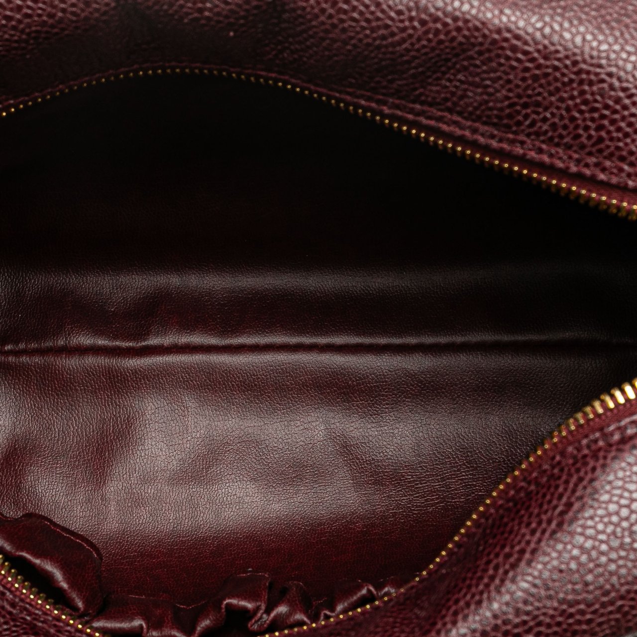 Chanel CC Caviar Pouch Rood