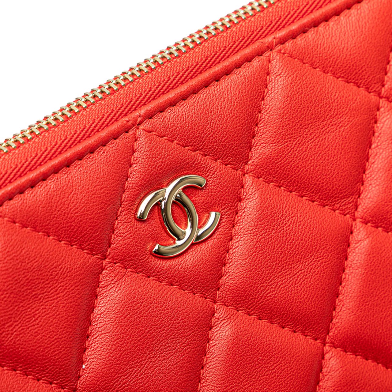 Chanel Large Quilted Lambskin O Case Clutch Rood