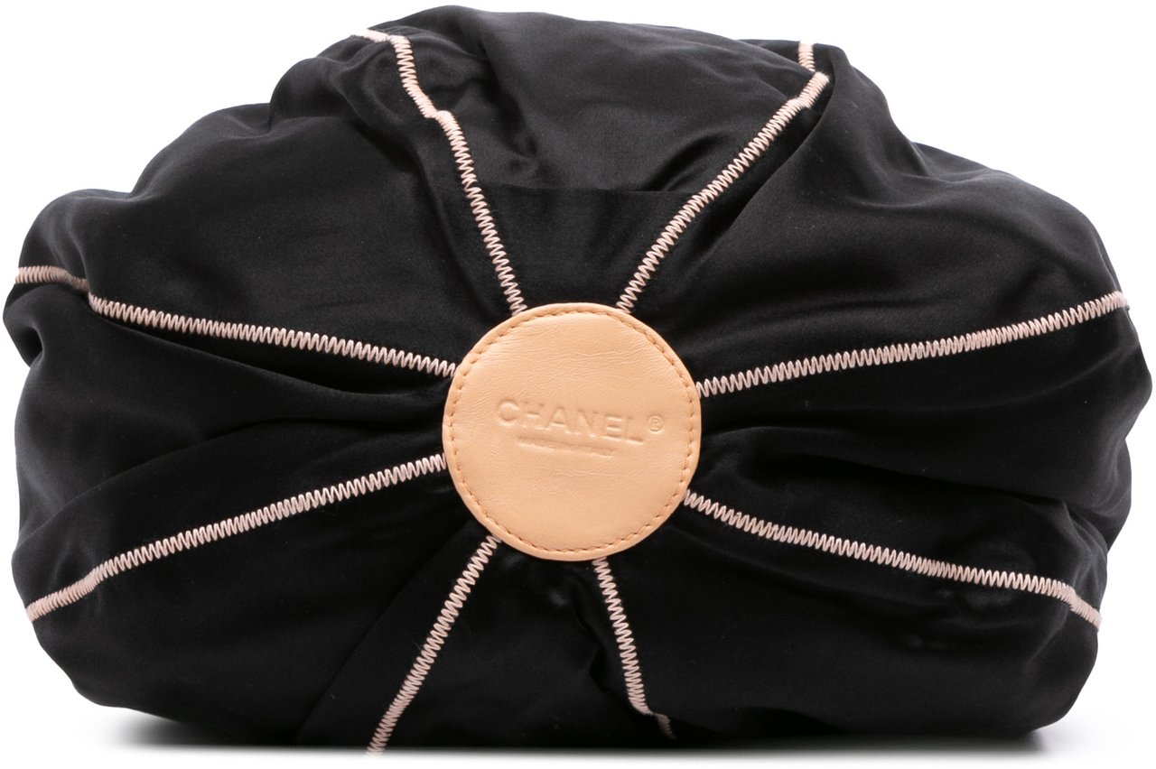 Chanel Lambskin and Satin Reversible Sac Cordon Bucket Bag Zwart