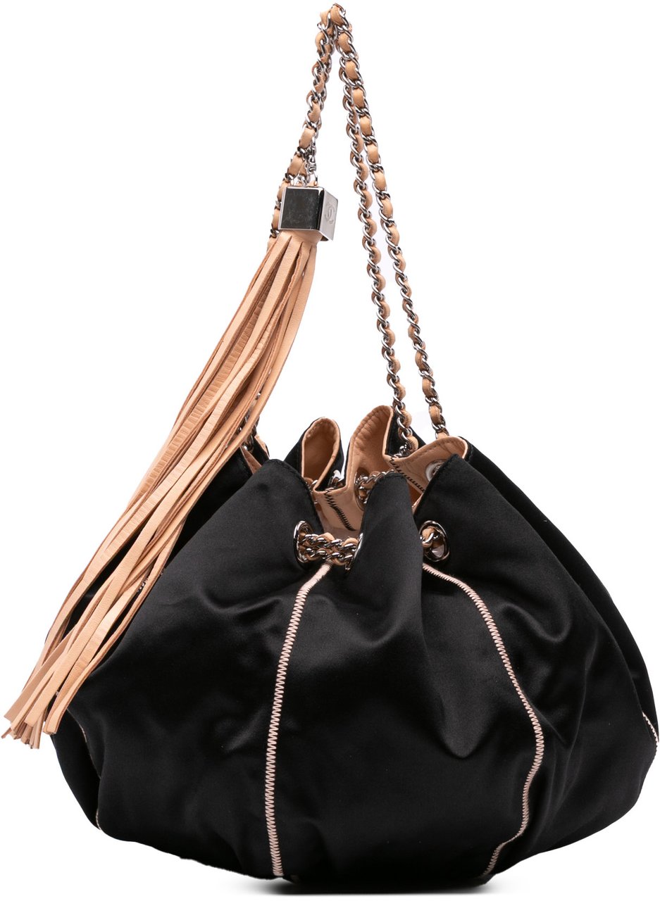 Chanel Lambskin and Satin Reversible Sac Cordon Bucket Bag Zwart