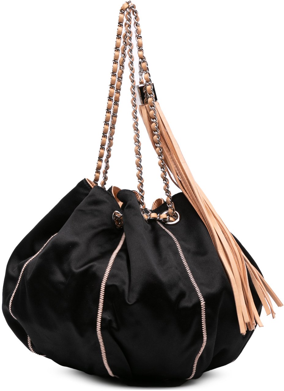 Chanel Lambskin and Satin Reversible Sac Cordon Bucket Bag Zwart