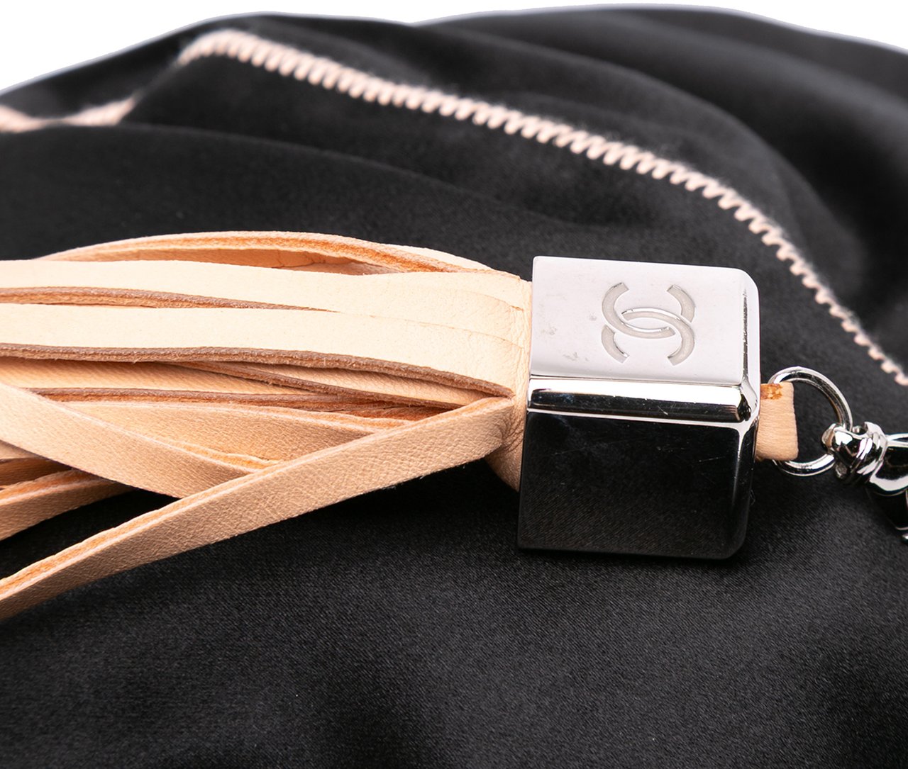 Chanel Lambskin and Satin Reversible Sac Cordon Bucket Bag Zwart