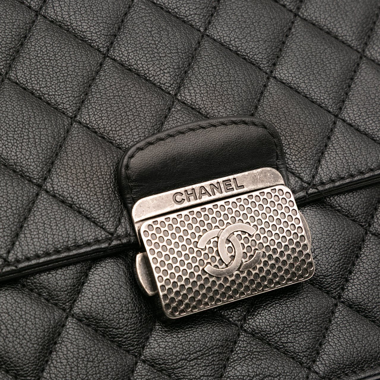 Chanel Medium Quilted Goatskin CC University Flap Zwart