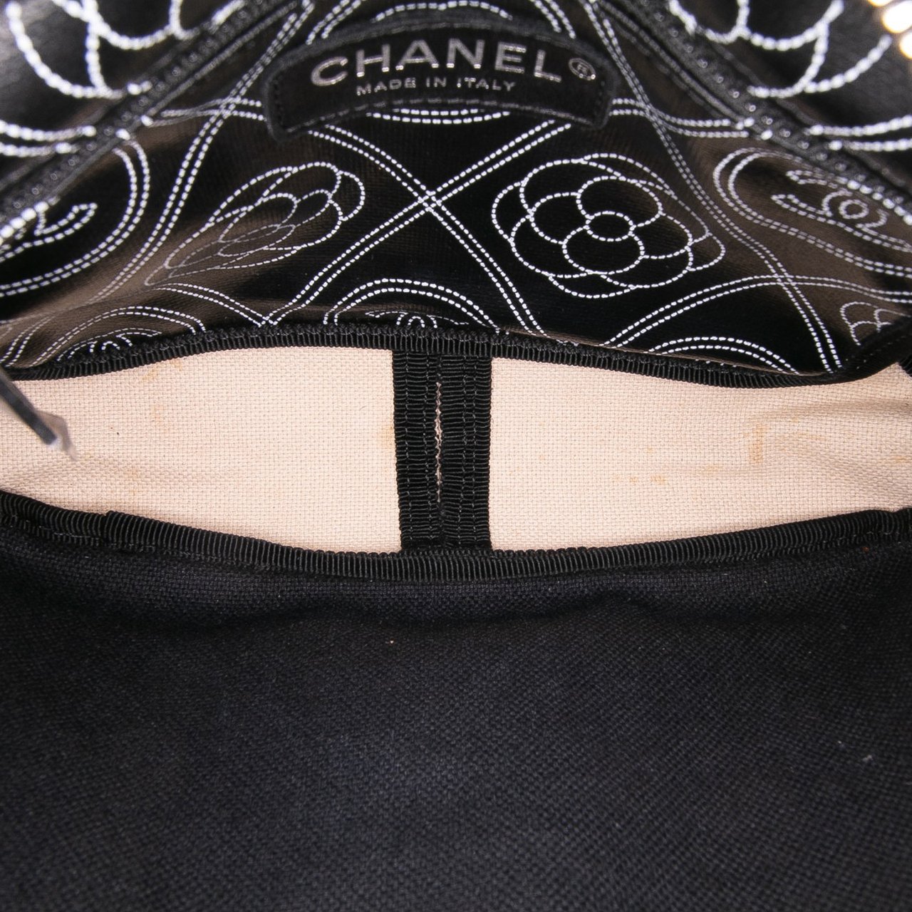 Chanel Coated Canvas Camellia Logo Camera Bag Zwart