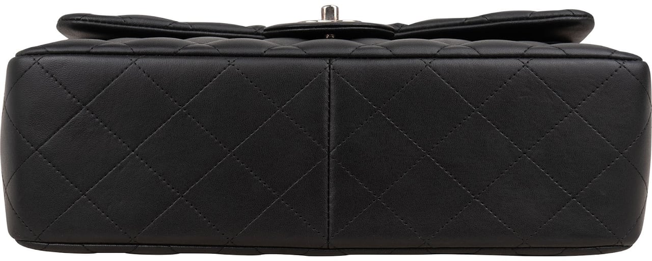 Chanel Chanel Quilted Lambskin Jumbo Double Flap Crossbody Bag Zwart