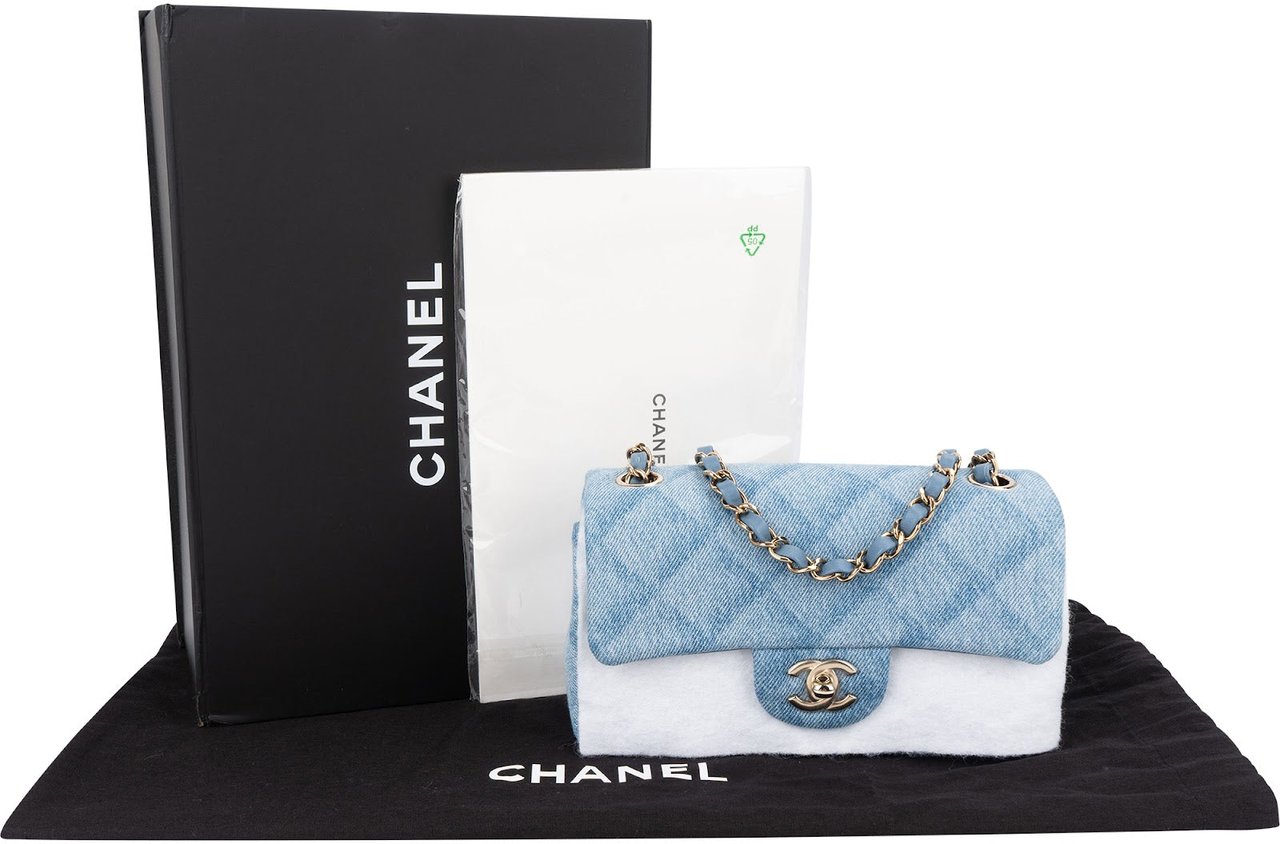 Chanel Chanel Quilted Denim Mini Rectangular Single Flap Crossbody Bag Blauw