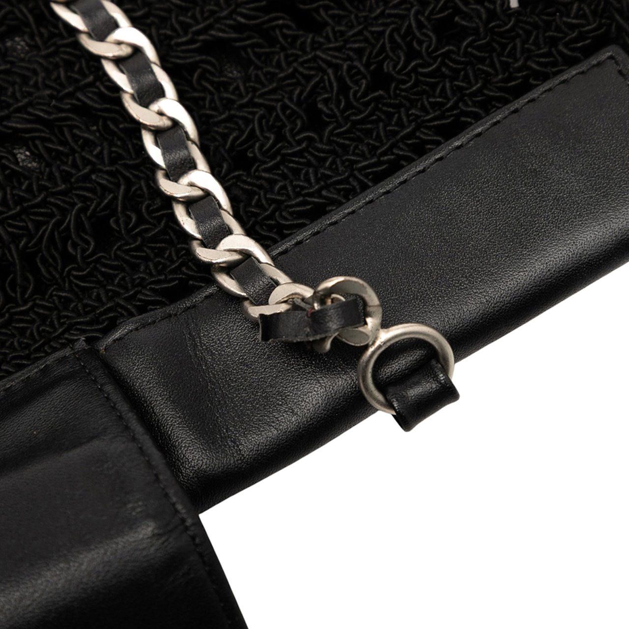 Chanel CC Crochet Raffia Chain Tote Zwart