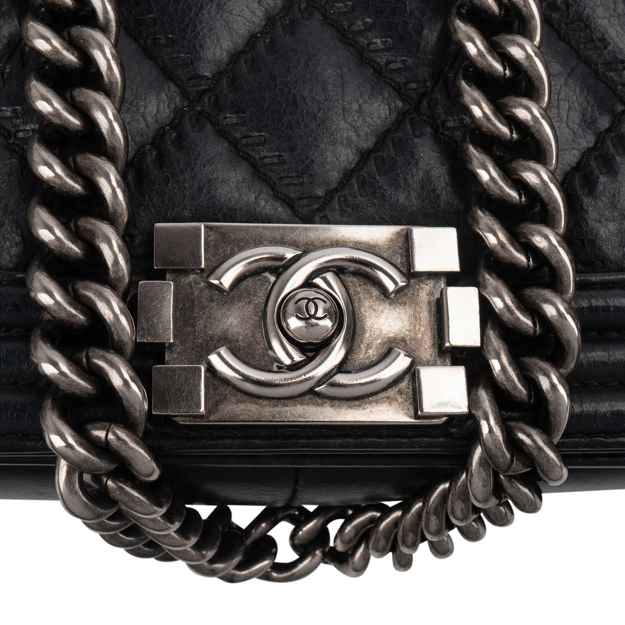 Chanel Chanel Aged Quilted Calfskin Medium Boy Crossbody Bag Zwart