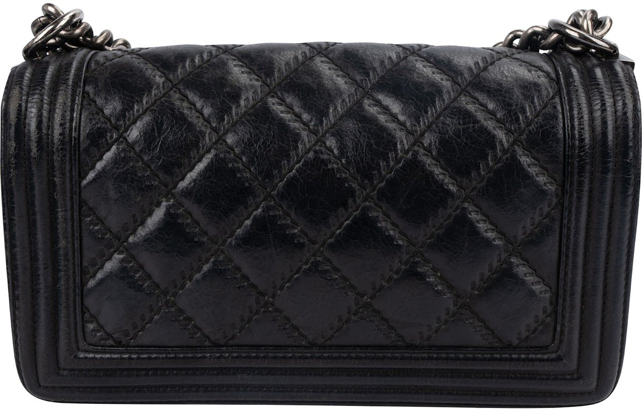 Chanel Chanel Aged Quilted Calfskin Medium Boy Crossbody Bag Zwart