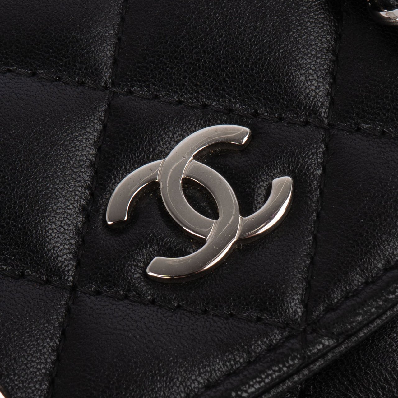 Chanel Chanel Quilted Lambskin Wallet On Chain Crossbody Bag Zwart