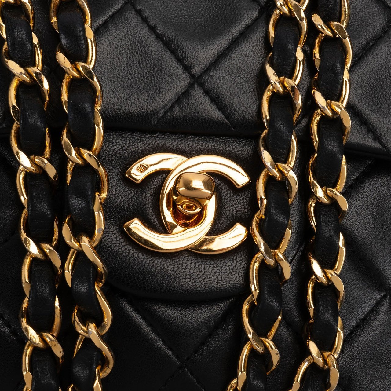Chanel Quilted Lambskin 24K Small Double Flap Shoulder Bag Zwart