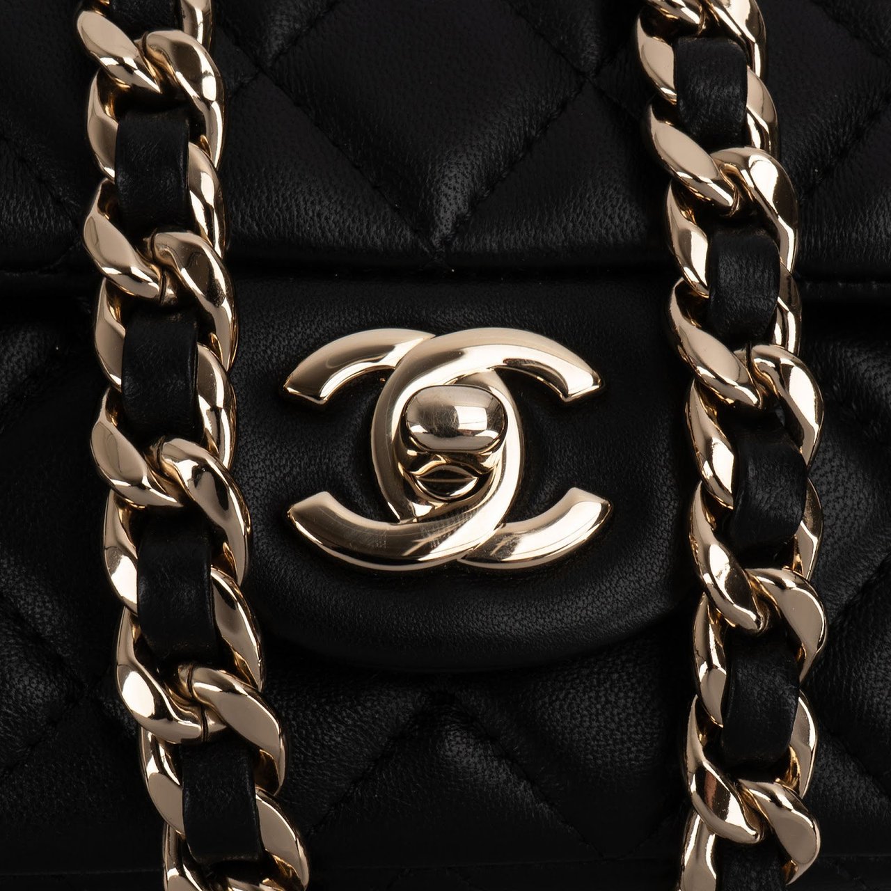 Chanel Quilted Lambskin Coco Lucky Charms Single Flap Crossbody Bag Zwart