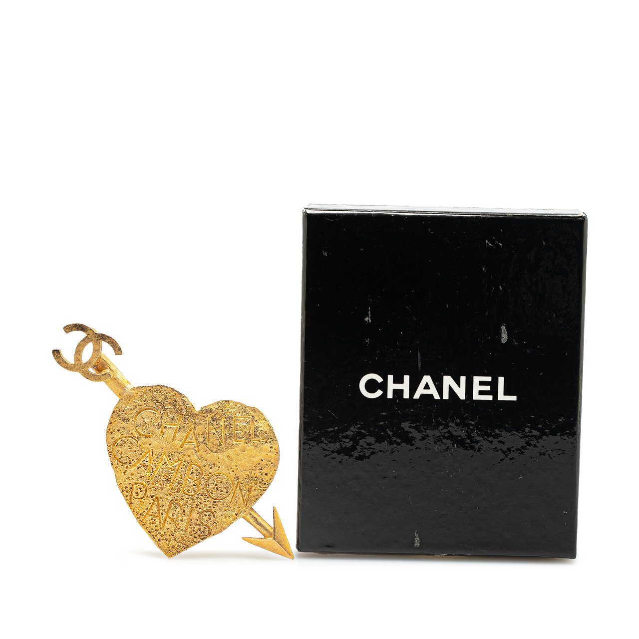 Chanel Gold Plated CC Heart and Arrow Brooch Goud