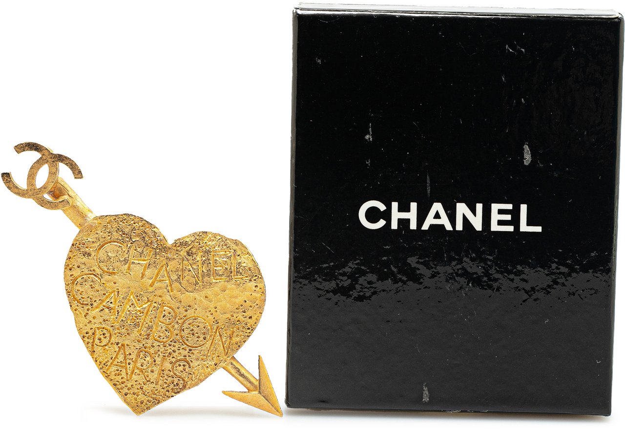 Chanel Gold Plated CC Heart and Arrow Brooch Goud