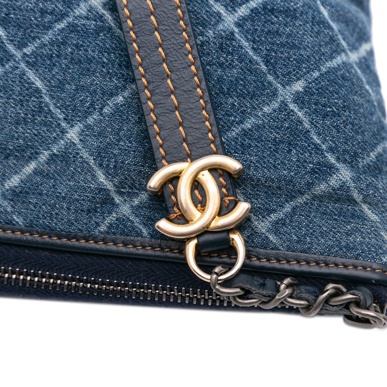 Chanel Large Denim Gabrielle O Case Clutch Blauw