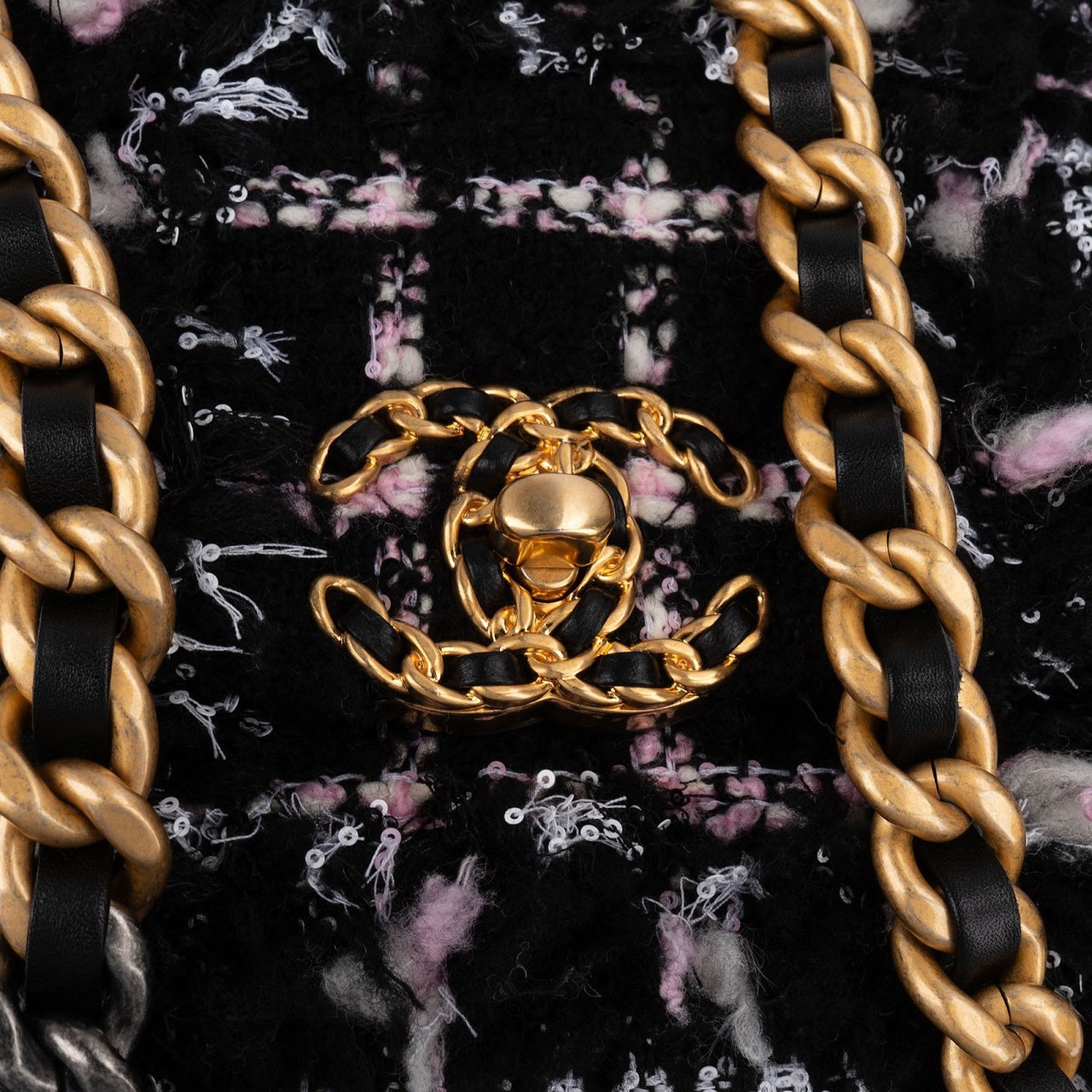 Chanel 19 Tweed Single Flap Crossbody Bag Zwart