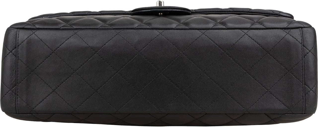 Chanel Quilted Lambskin Palladium Maxi Single Flap Crossbody Bag Zwart