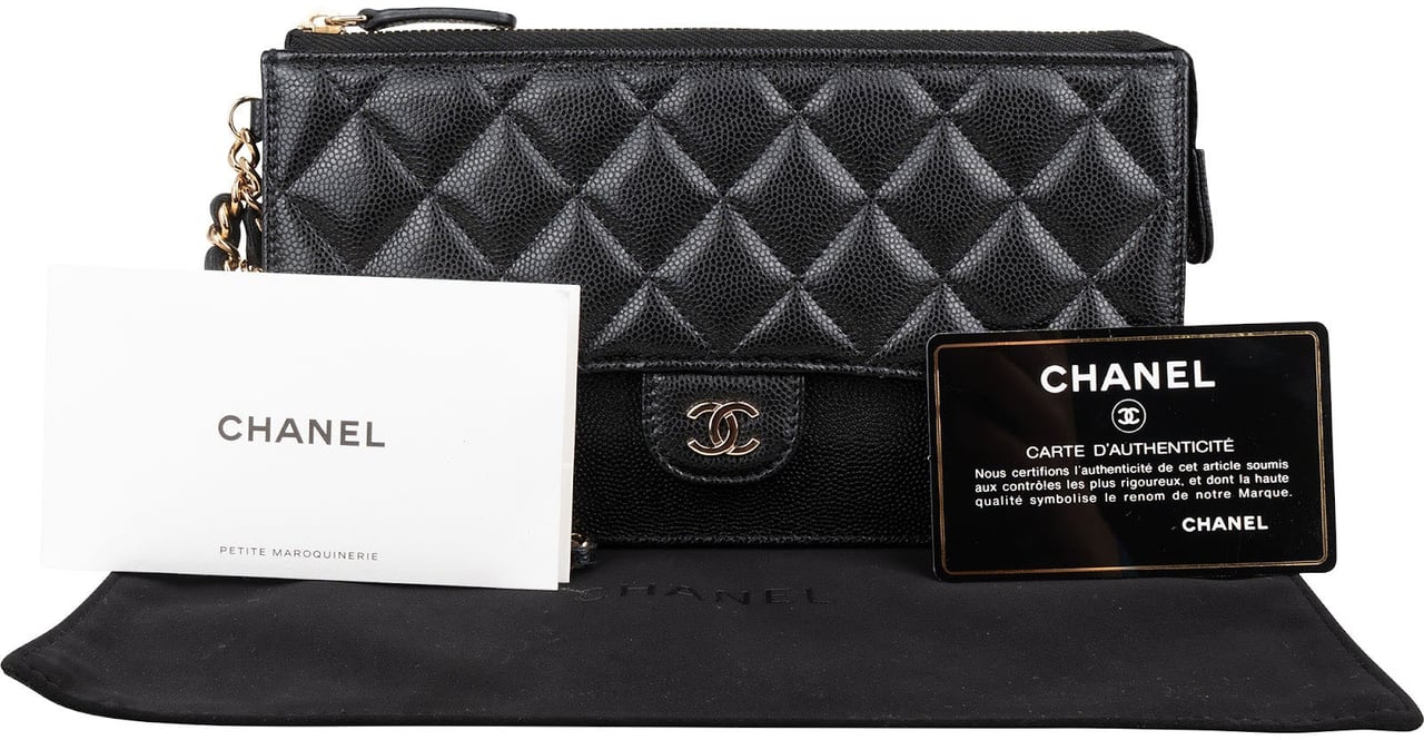 Chanel Quilted Caviar Leather Single Flap Zip Wallet Wristled Clutch Zwart