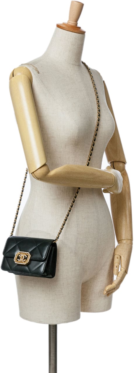 Chanel Quilted Calfskin Strass Card Holder On Chain Zwart