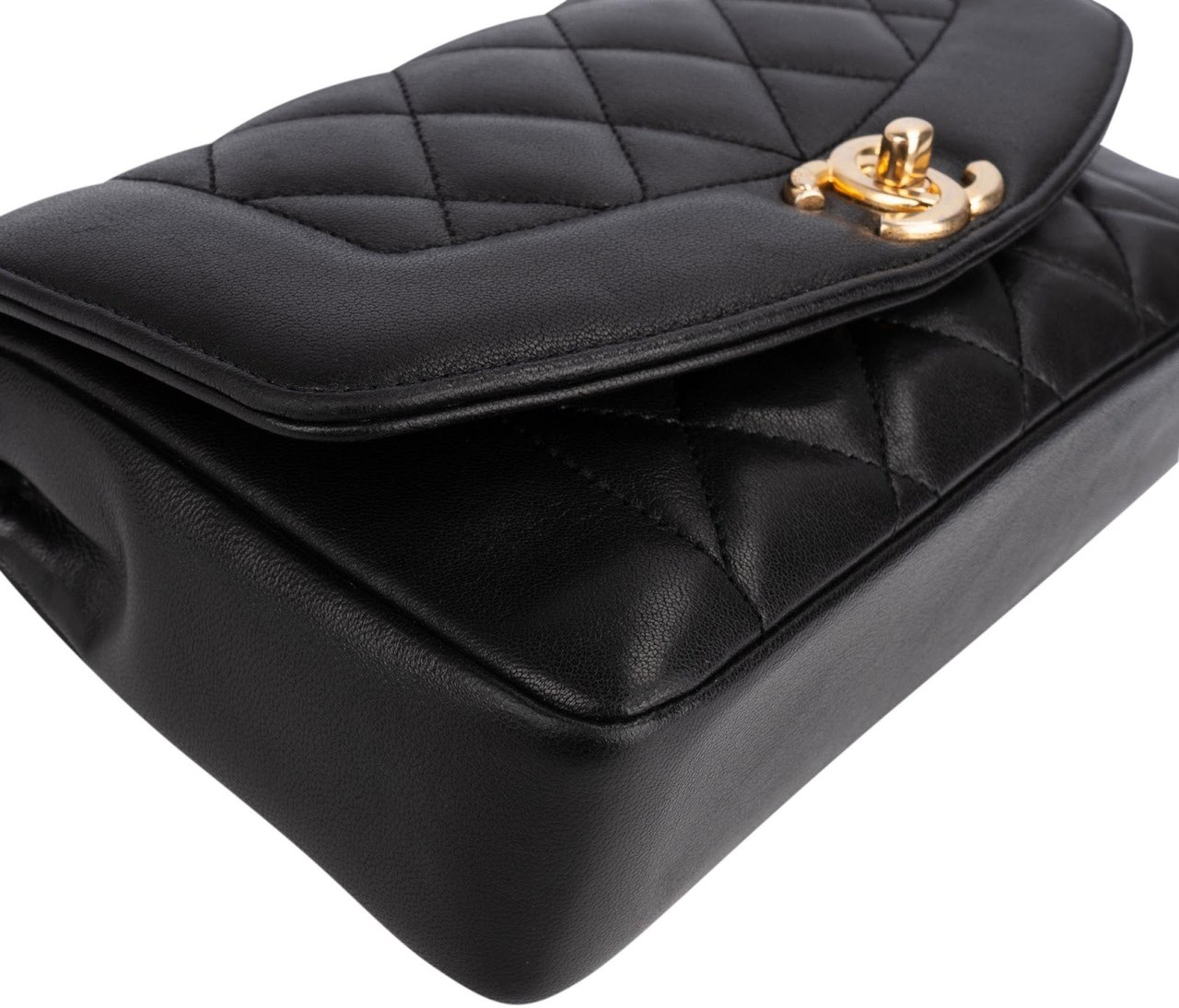 Chanel Quilted Lambskin Diana New Collection Single Flap Crossbody Bag Zwart