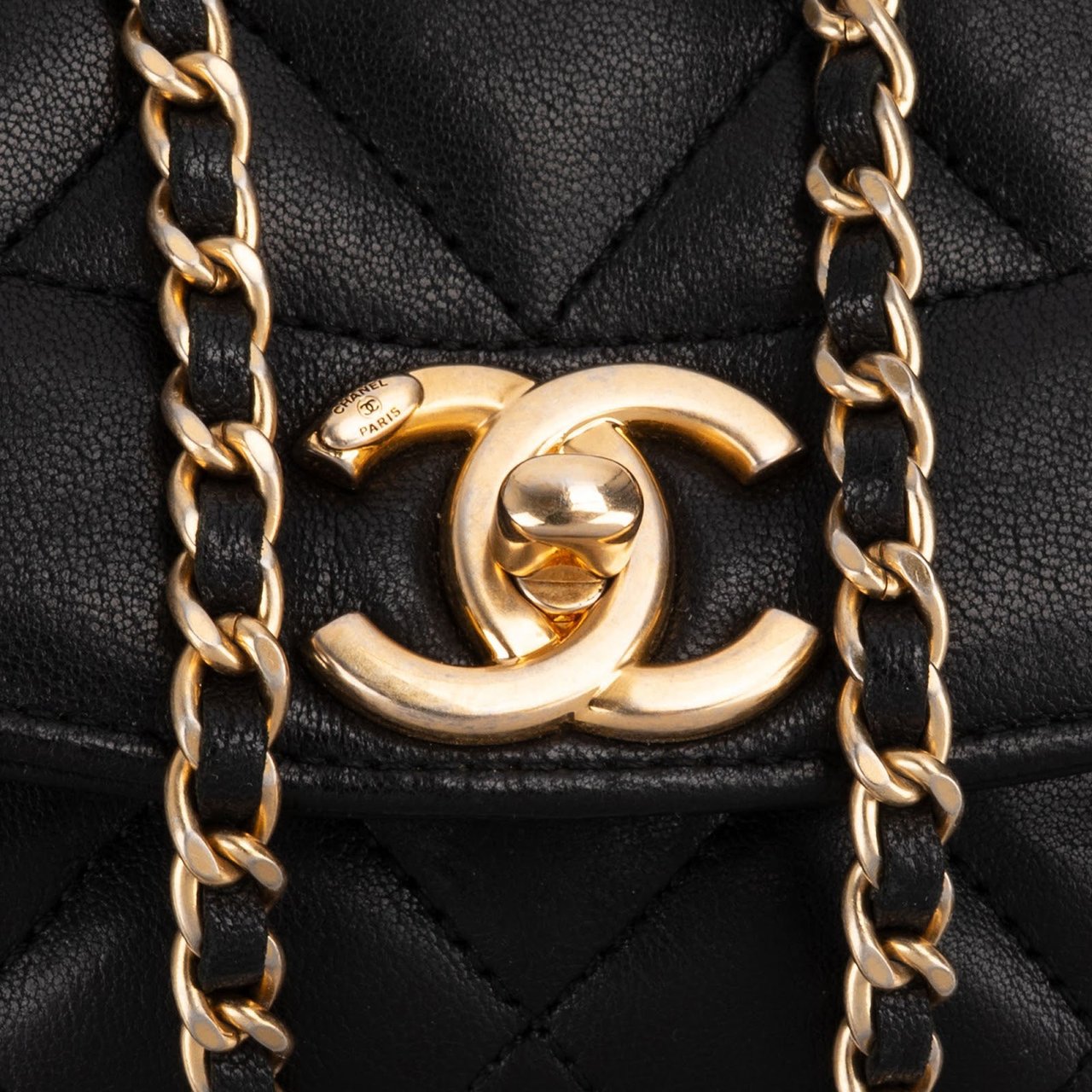 Chanel Quilted Lambskin Diana New Collection Single Flap Crossbody Bag Zwart