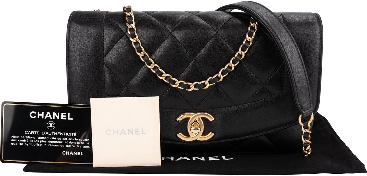 Chanel Quilted Lambskin Diana New Collection Single Flap Crossbody Bag Zwart