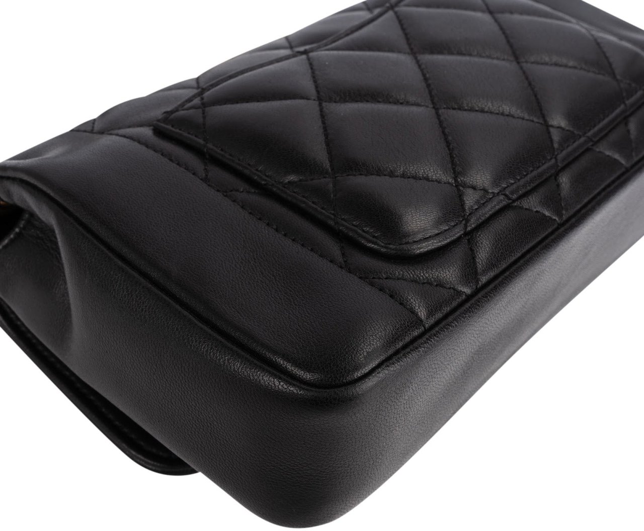 Chanel Quilted Lambskin Diana New Collection Single Flap Crossbody Bag Zwart
