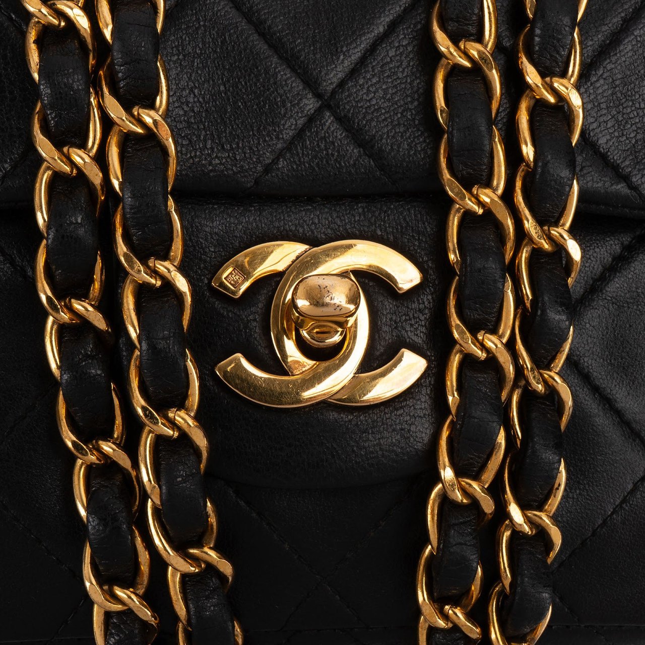 Chanel Quilted Lambskin 24K Gold Small Double Flap Shoulder Bag Zwart