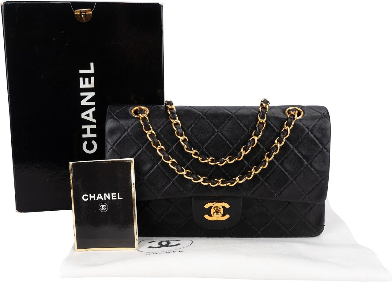 Chanel Quilted Lambskin 24K Gold Medium Double Flap Shoulder Bag Zwart