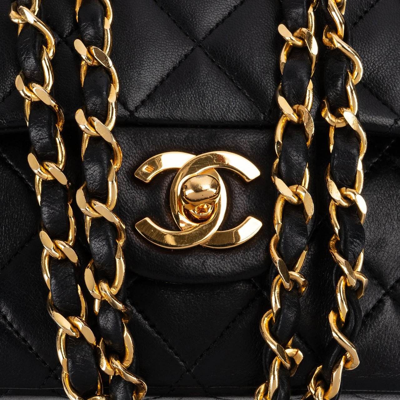 Chanel Quilted Lambskin 24K Gold Small Double Flap Shoulder Bag Zwart