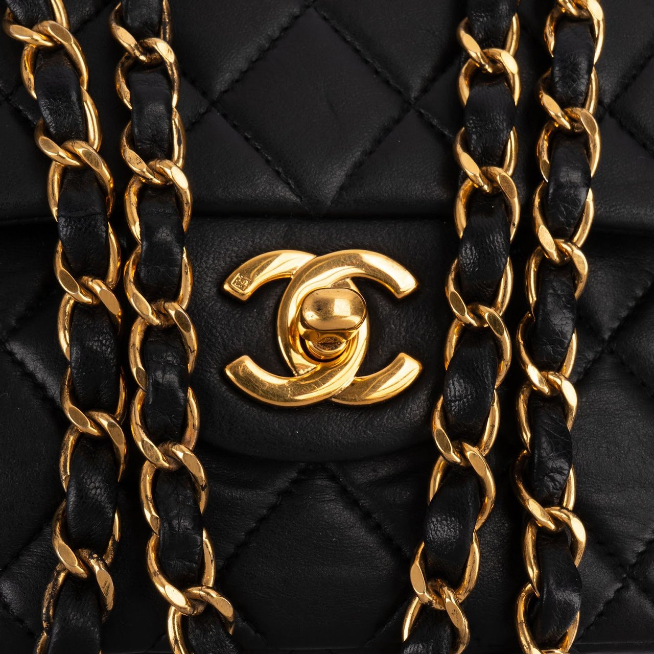 Chanel Quilted Lambskin 24K Small Double Flap Shoulder Bag Zwart