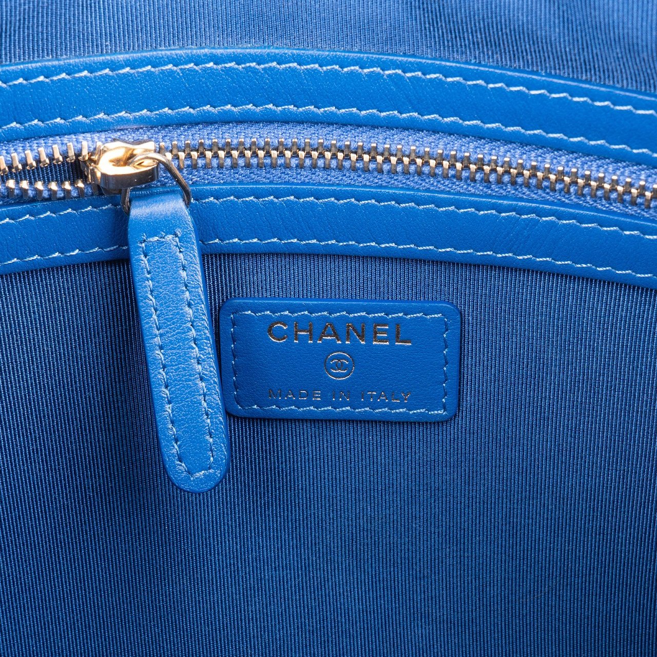 Chanel Quilted Caviar Leather CC Boy Clutch Blauw
