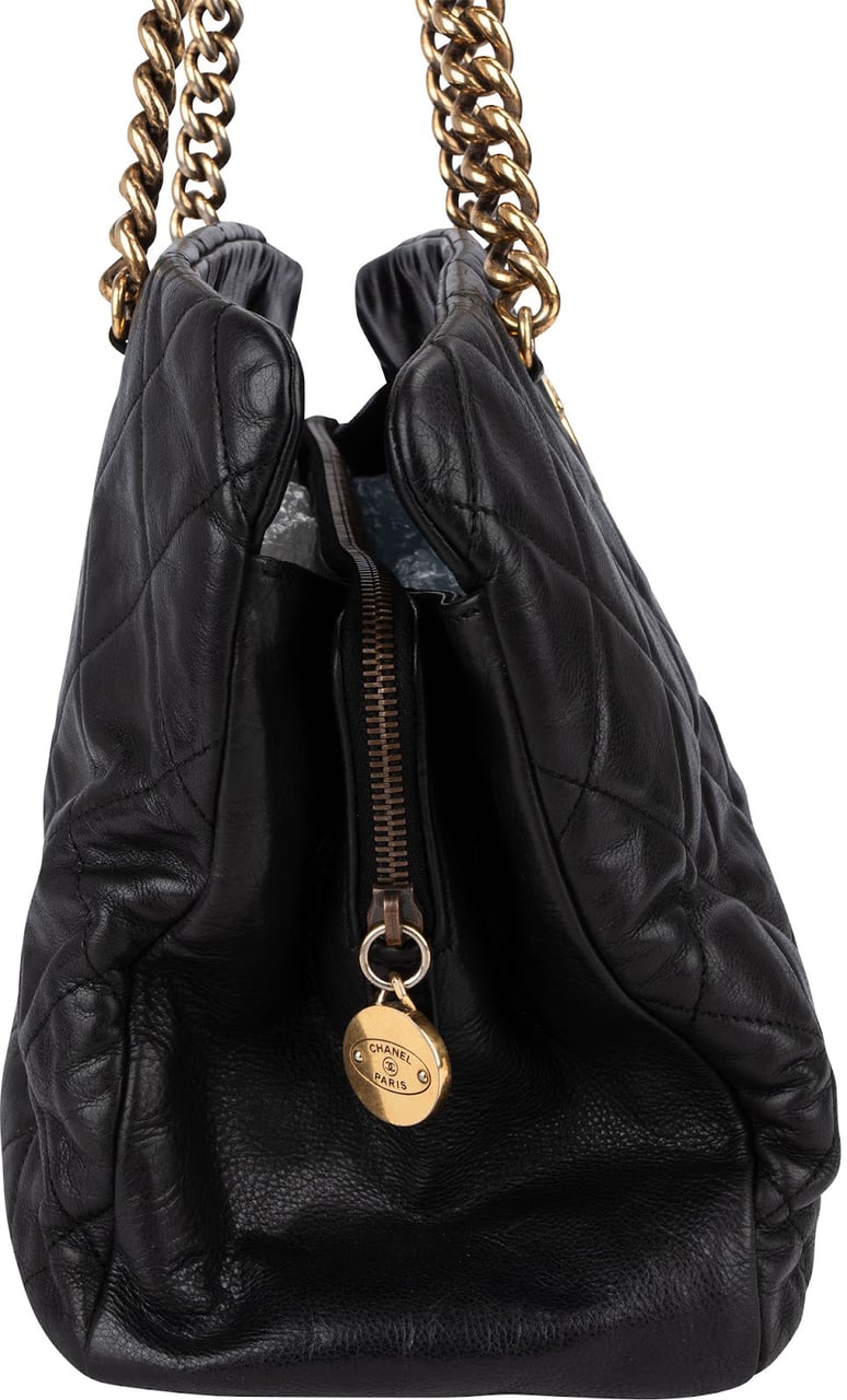 Chanel Quilted Lambskin CC Crown Tote Shoulder Bag Zwart