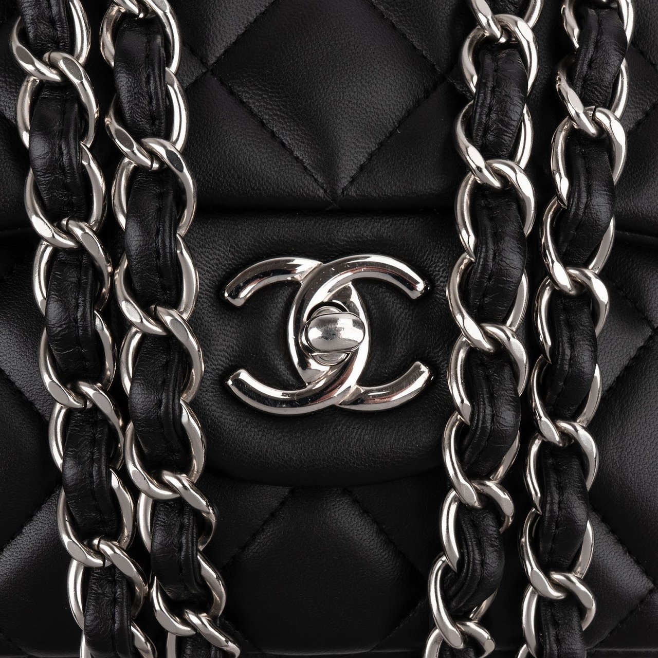 Chanel Quilted Lambskin Palladium Jumbo Double Flap Crossbody Bag Zwart