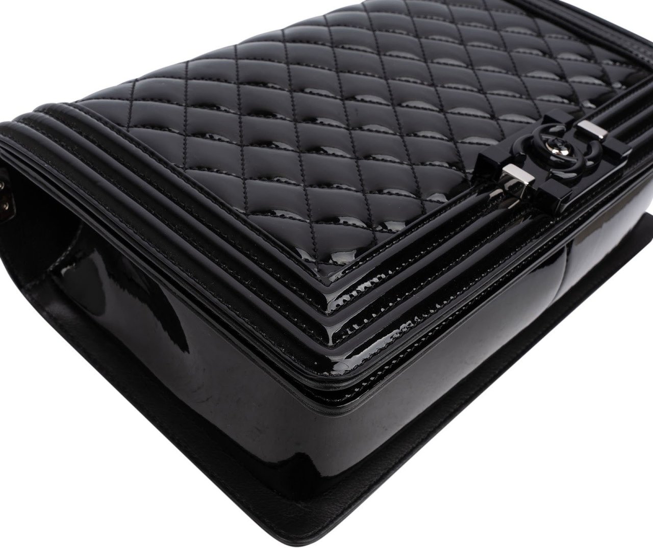 Chanel Quilted Patent Caviar Leather Large Boy Single Flap Crossbody Bag Zwart