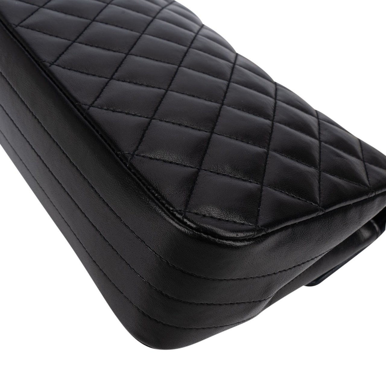 Chanel Quilted Lambskin 24K Gold Single Flap Crossbody Bag Zwart