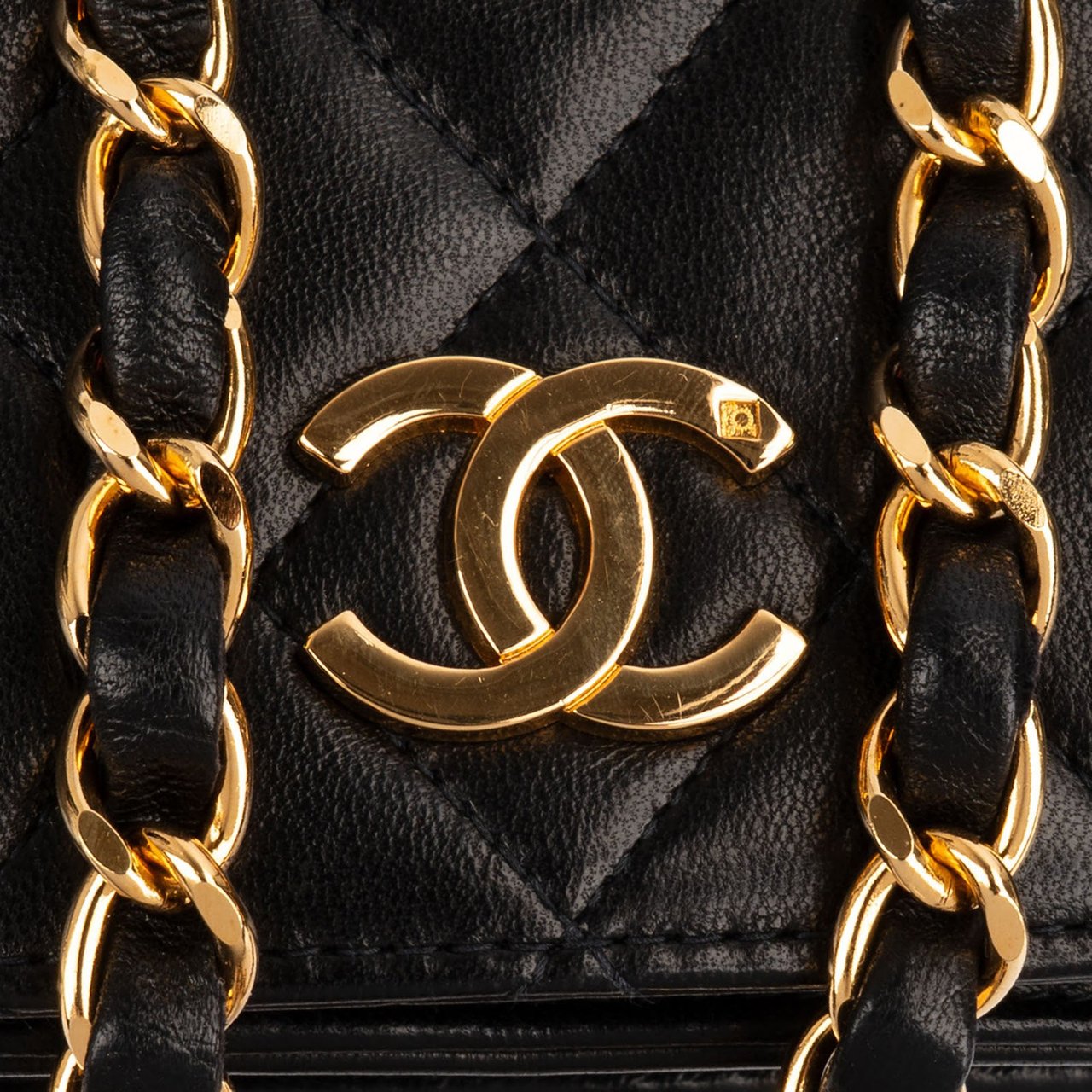 Chanel Quilted Lambskin 24K Gold Single Flap Shoulder Bag Zwart