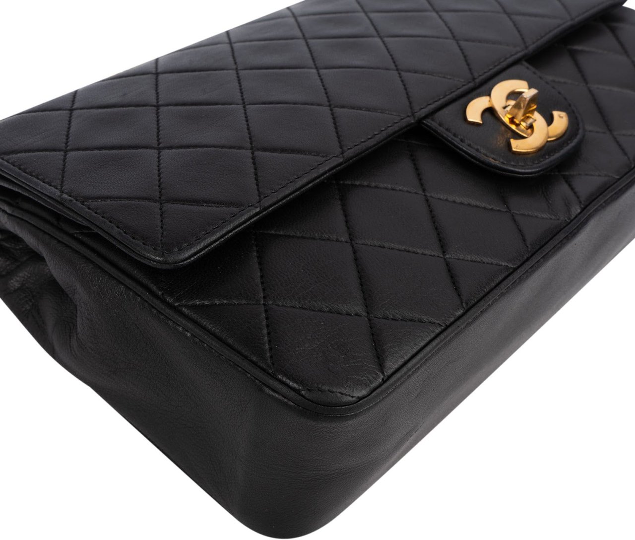 Chanel Quilted Lambskin 24K Gold Double Flap Shoulder Bag Zwart