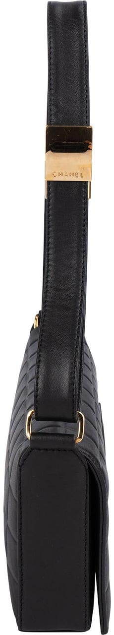 Chanel Quilted Lambskin Chocolate Bar Flap Shoulder Bag Zwart