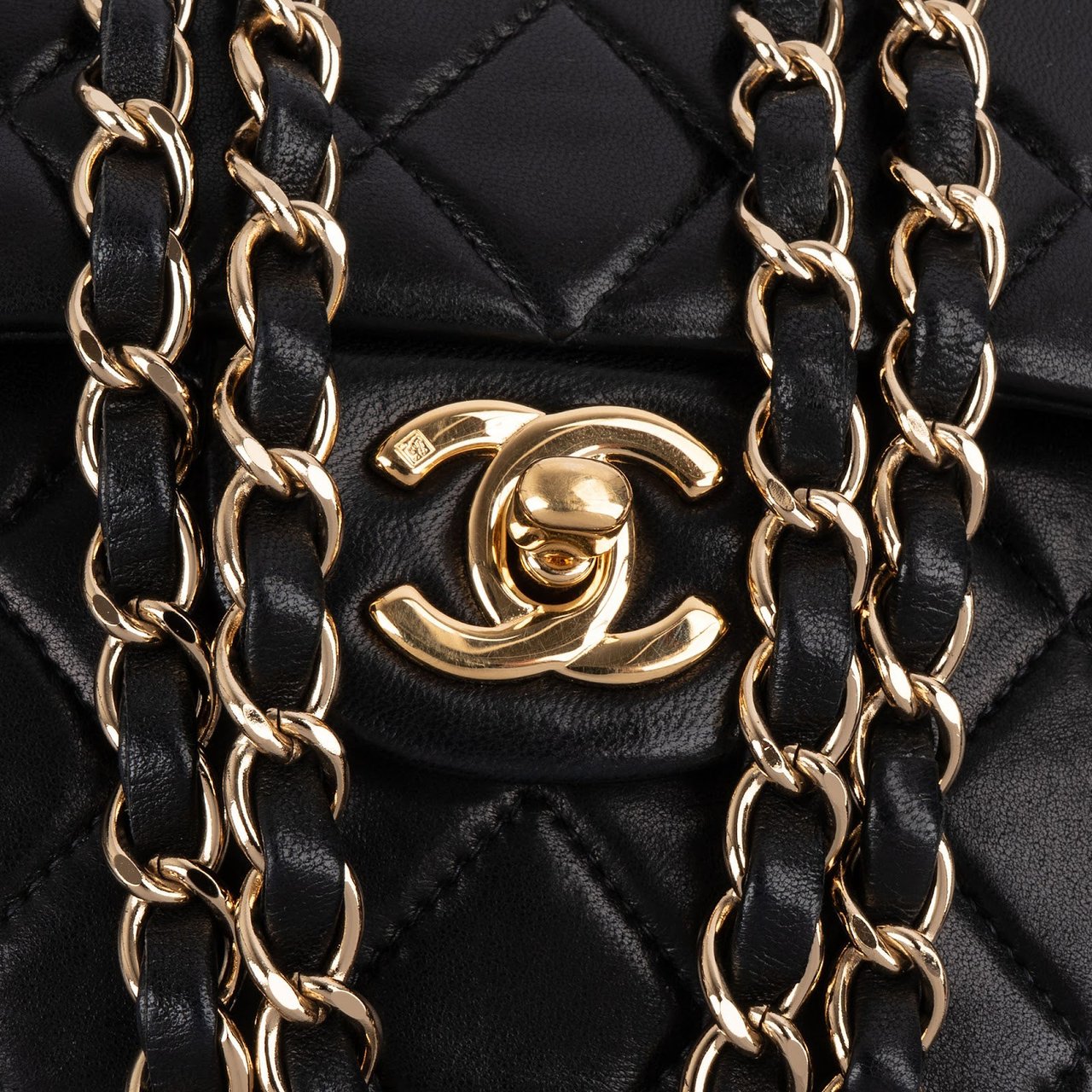 Chanel Quilted Lambskin 24K Gold Small Double Flap Shoulder Bag Zwart