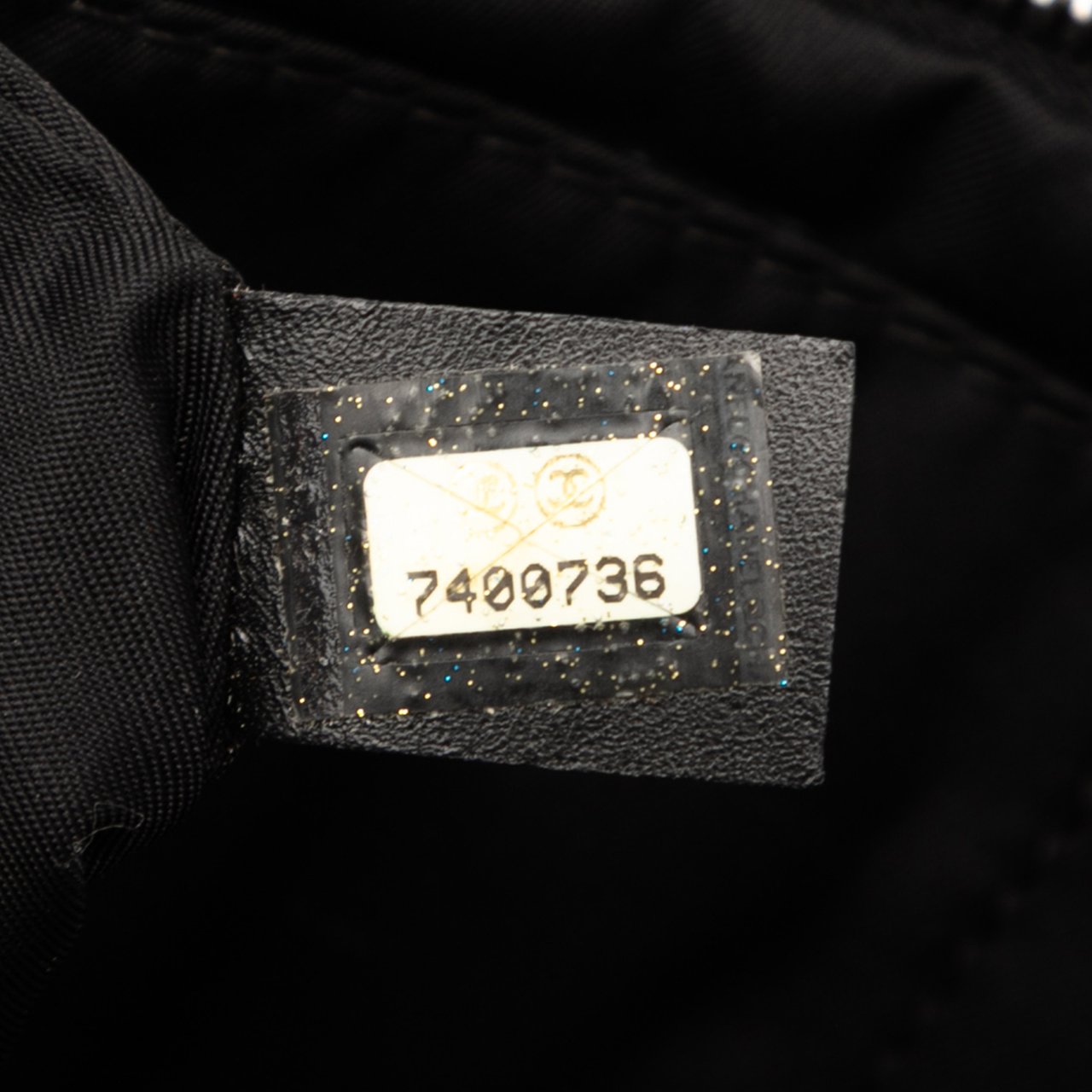 Chanel New Travel Line Nylon Wristlet Clutch Zwart