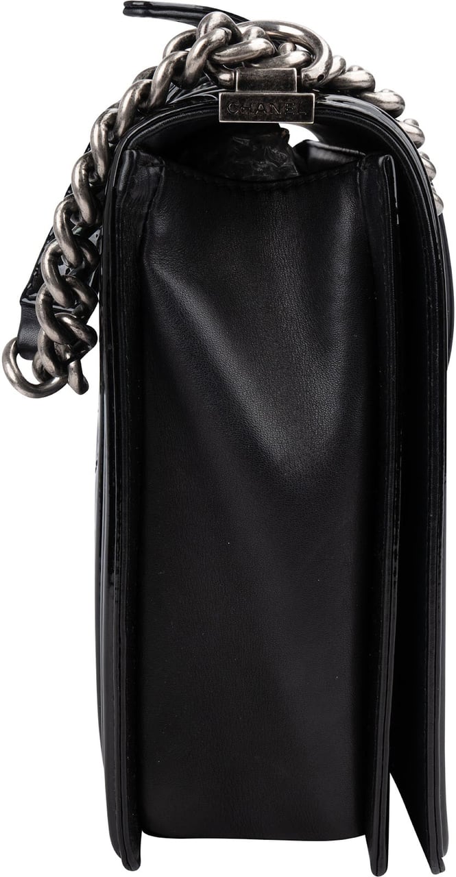 Chanel Quilted Patent Leather Jumbo Boy Single Flap Crossbody Bag Zwart