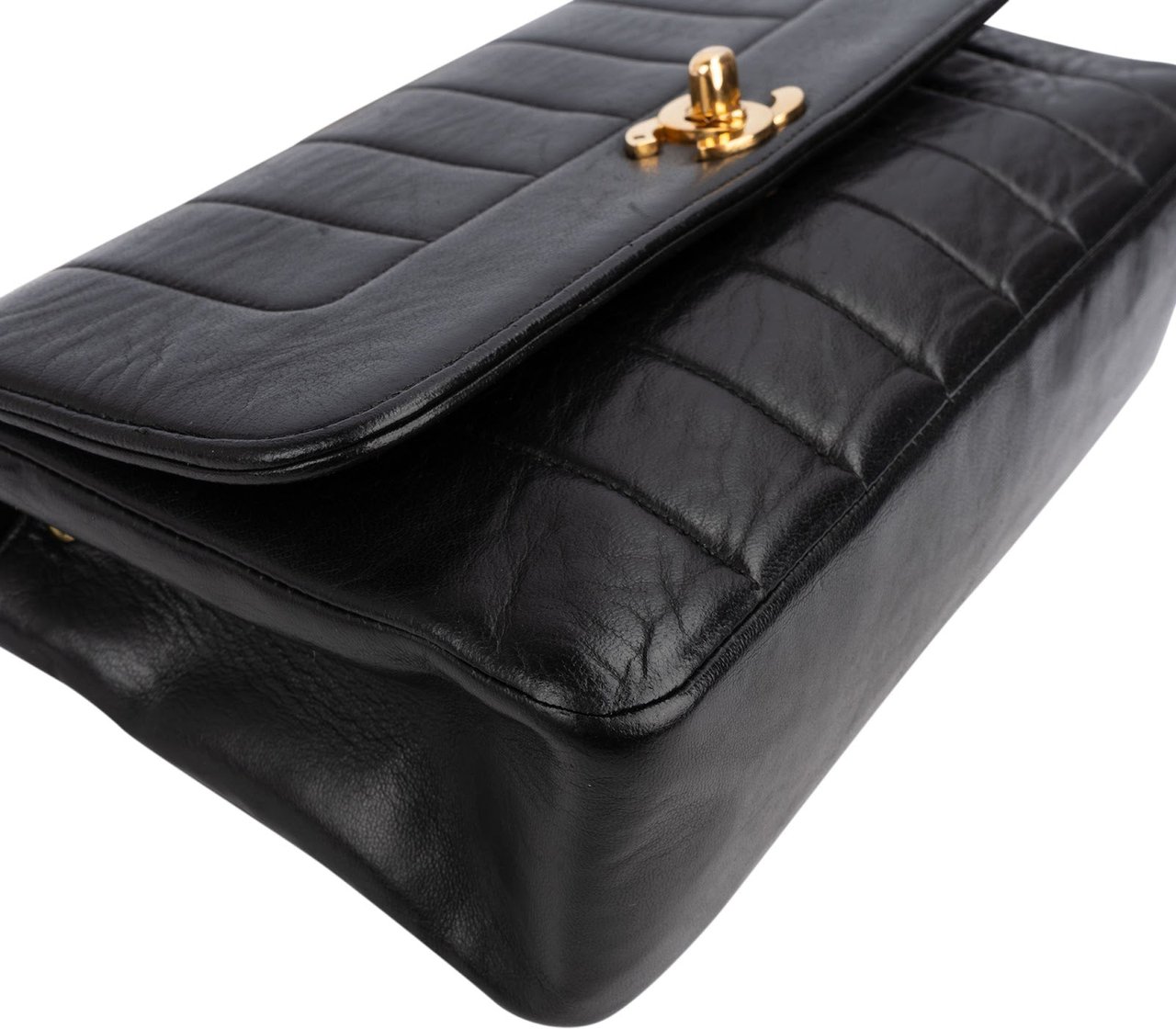 Chanel Vertical Quilted Lambskin 24K Gold Single Flap Crossbody Bag Zwart