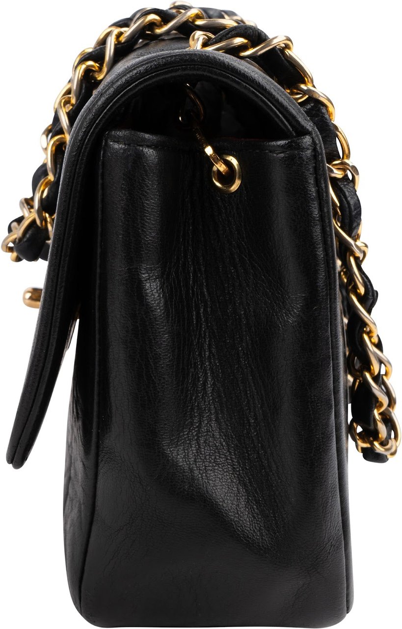 Chanel Vertical Quilted Lambskin 24K Gold Single Flap Crossbody Bag Zwart