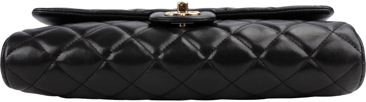 Chanel Quilted Lambskin Medium Single Flap Shoulder Bag Zwart