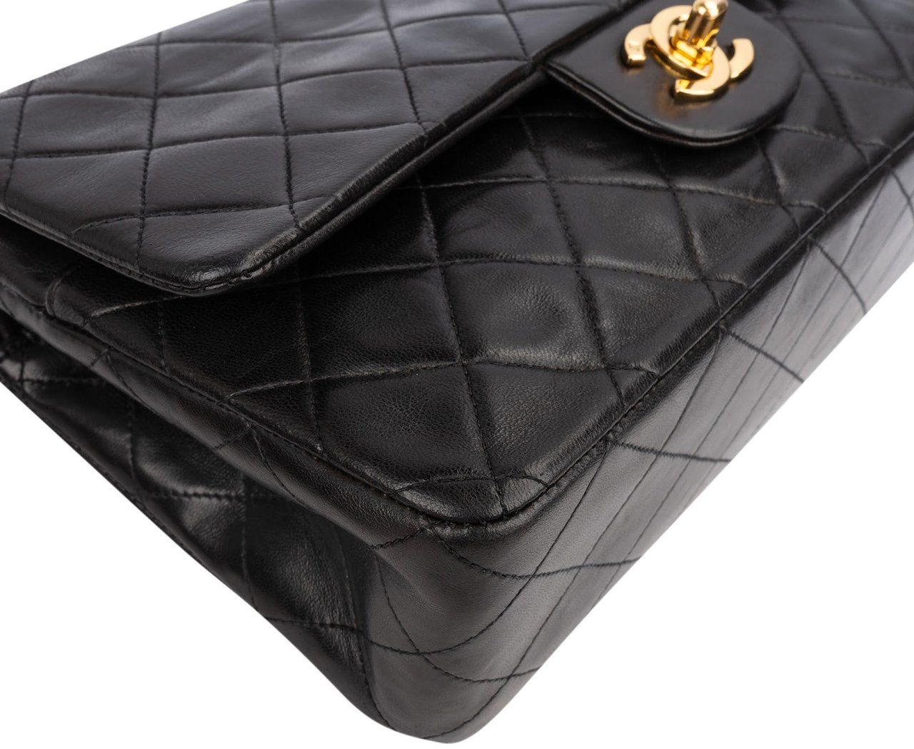 Chanel Quilted Lambskin Medium 24K Gold Double Flap Shoulder Bag Zwart